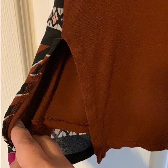 🌎 2/$18 Apt 9 tank size L - Picture 4 of 4